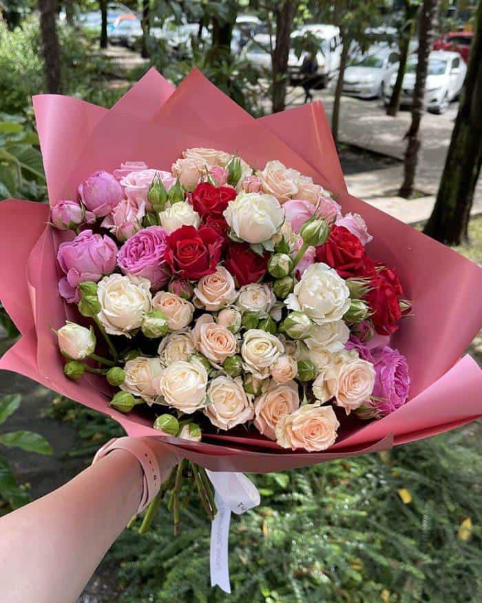 19 кустовых роз 4800₽