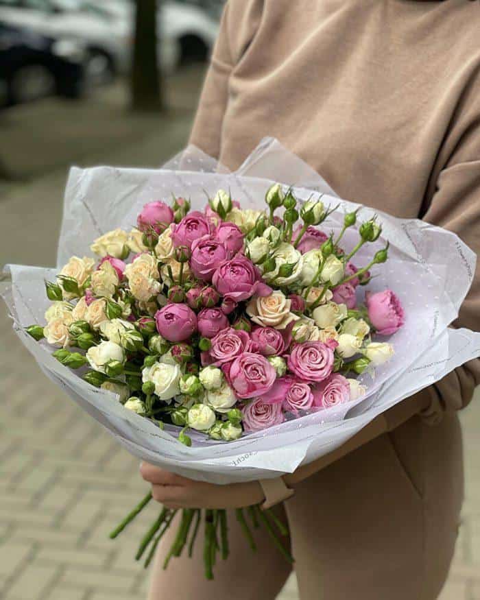 25 кустовых роз 8500₽