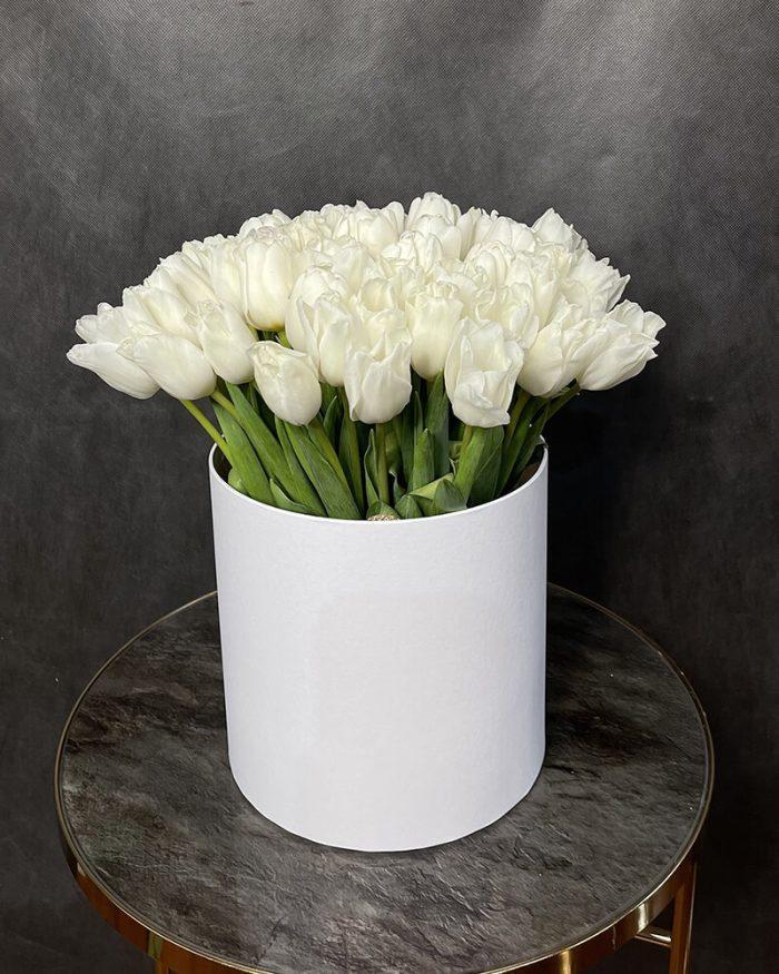 51 тюльпан в коррбке 8650₽